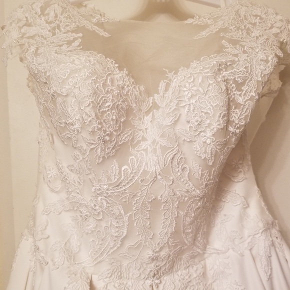 Wedding Gown - Picture 7 of 7